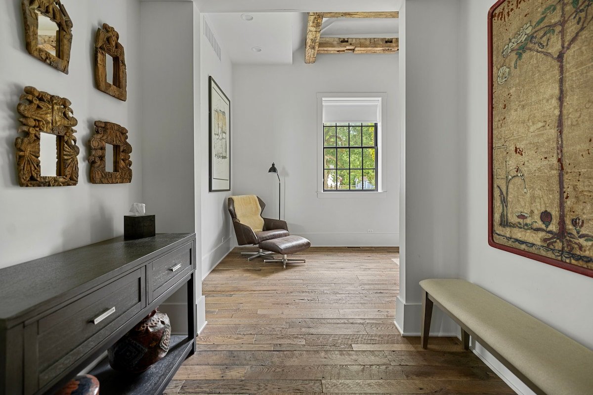 Landmark Home 1 Blk from Lk MI w/Game Rm + EV Chgr gallery image 3