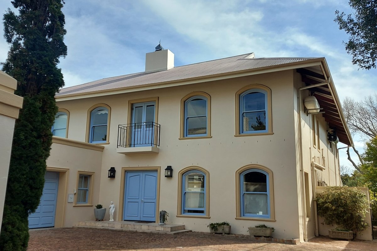 5 bedroom House & Shared Pool gallery image 2