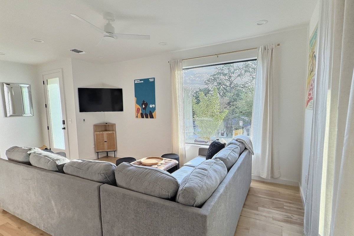 Large Private Modern House in Hip East ATX gallery image 5