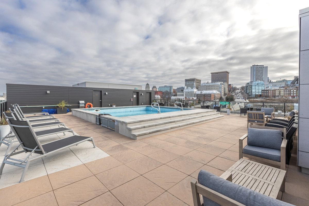 Panorama Penthouse: Free Parking, Roof Top, Gym gallery image 2