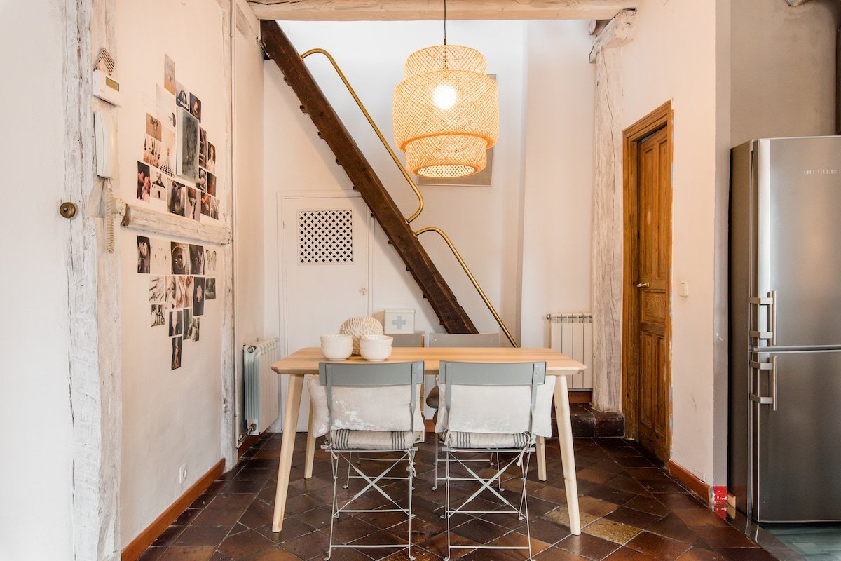 In The Very Heart of the City + Video Projector gallery image 5