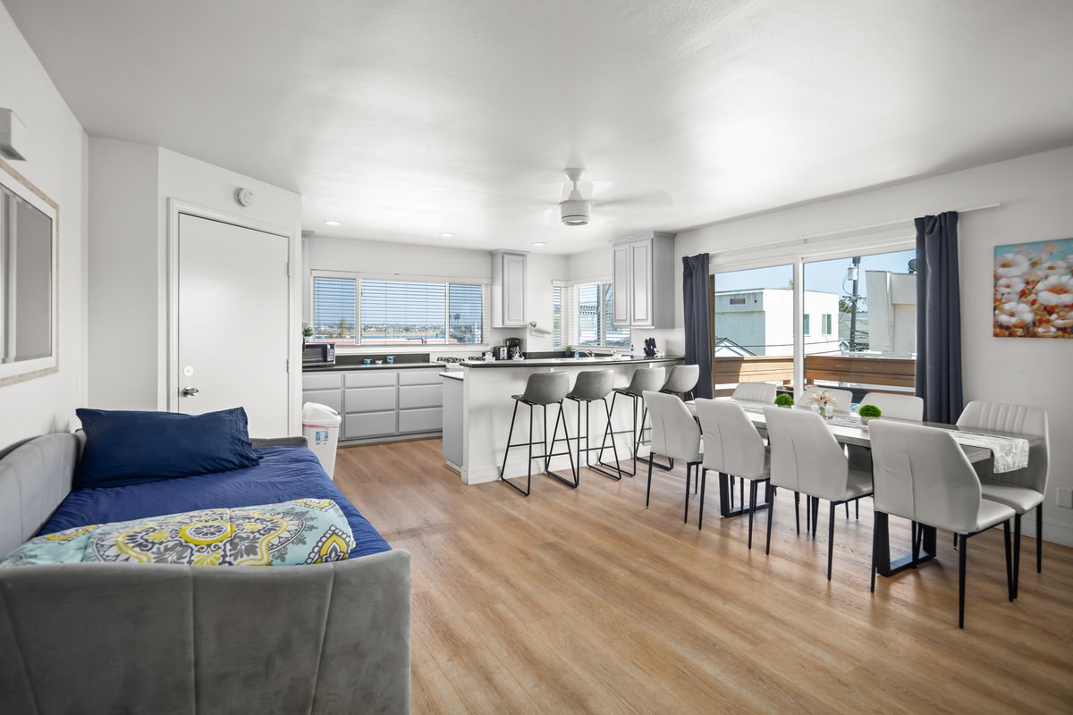 6 Bedroom Water View Home – North Mission Beach