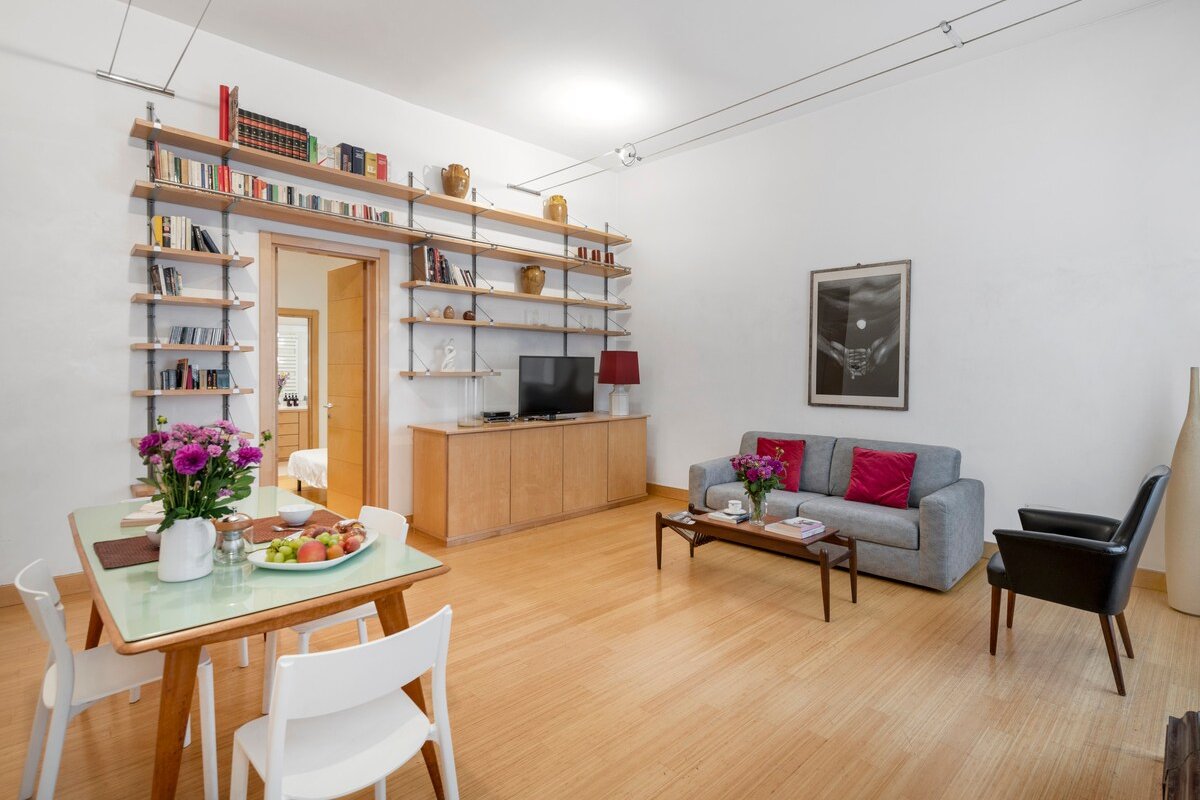 Beige luxury apartment Rome gallery image 3