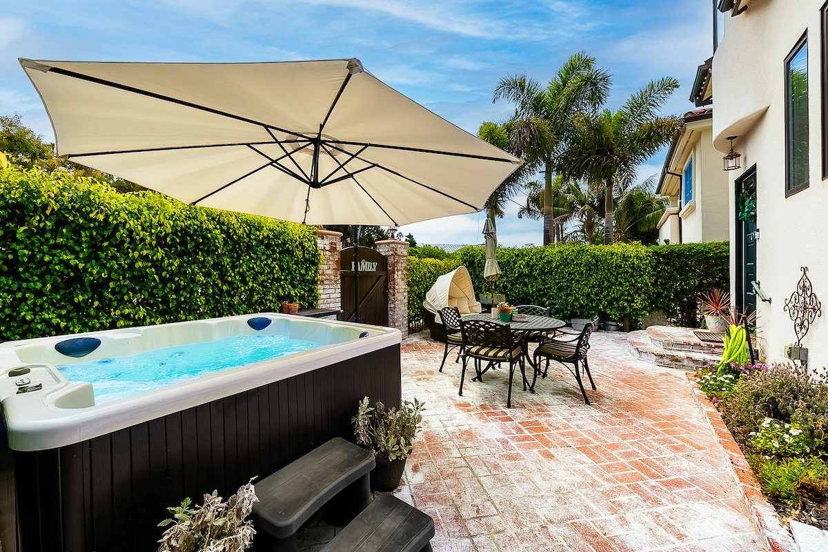 La Jolla Beach House. 2 Minute Walk to the Beach! gallery image 5