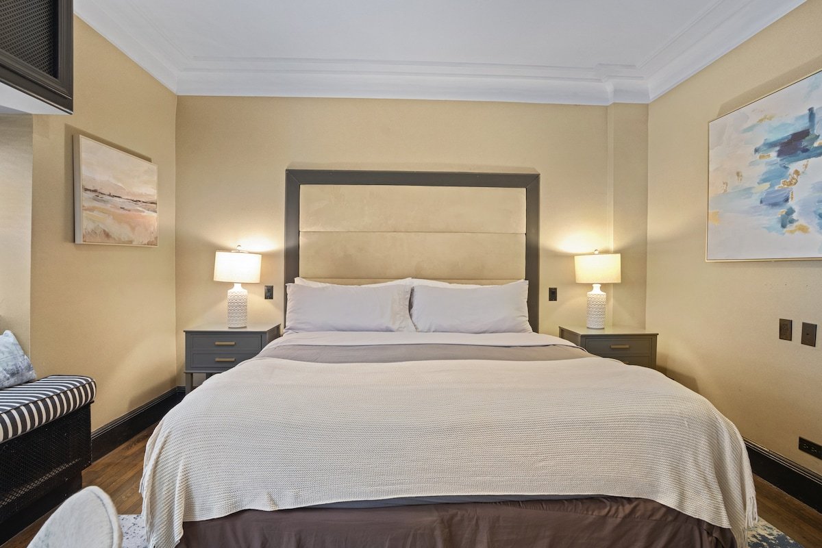 The Gatsby Apartment gallery image 3