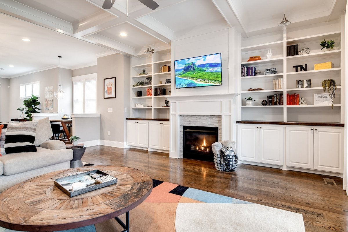 Nell’s Haven Two Miles to Downtown & Broadway gallery image 3