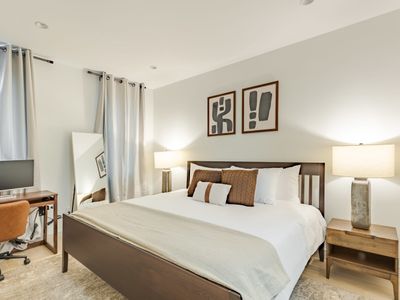 Salisbury I by RoveTravel | 4BR Apt. in Lenox Hill