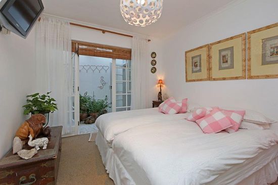 Photo 4 of Bungalow Sandy accommodation in Clifton, Cape Town with 4 bedrooms and 3 bathrooms