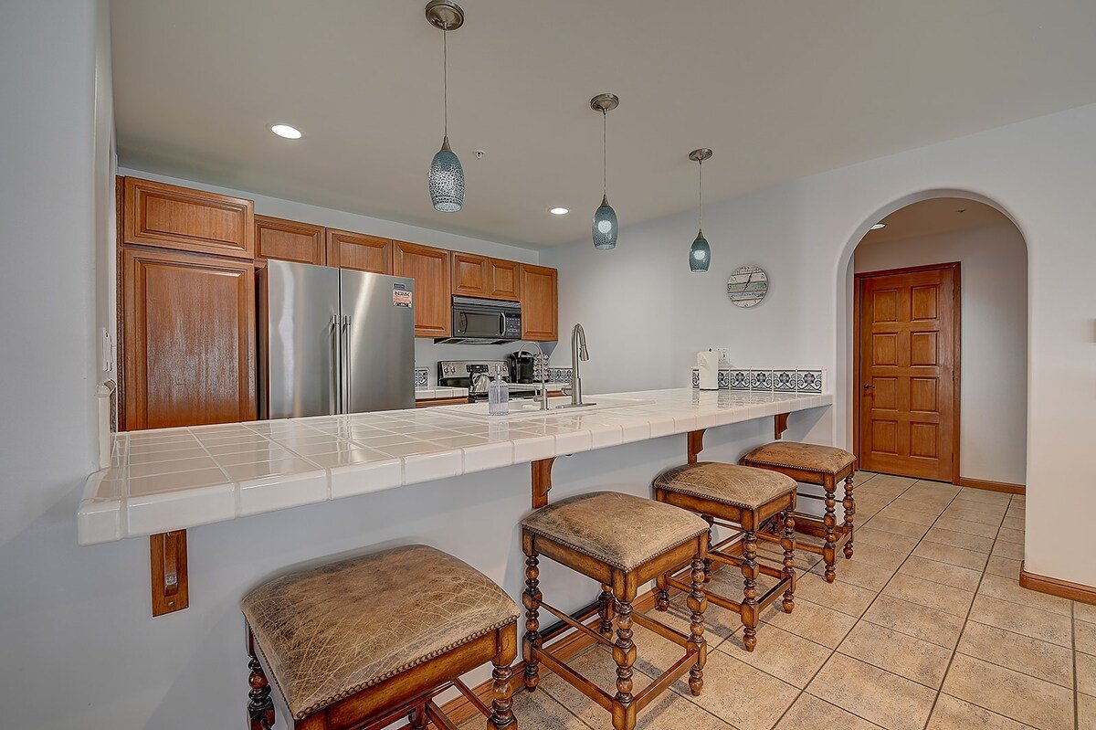 Hamilton Cove “Island Oasis + AC” gallery image 5