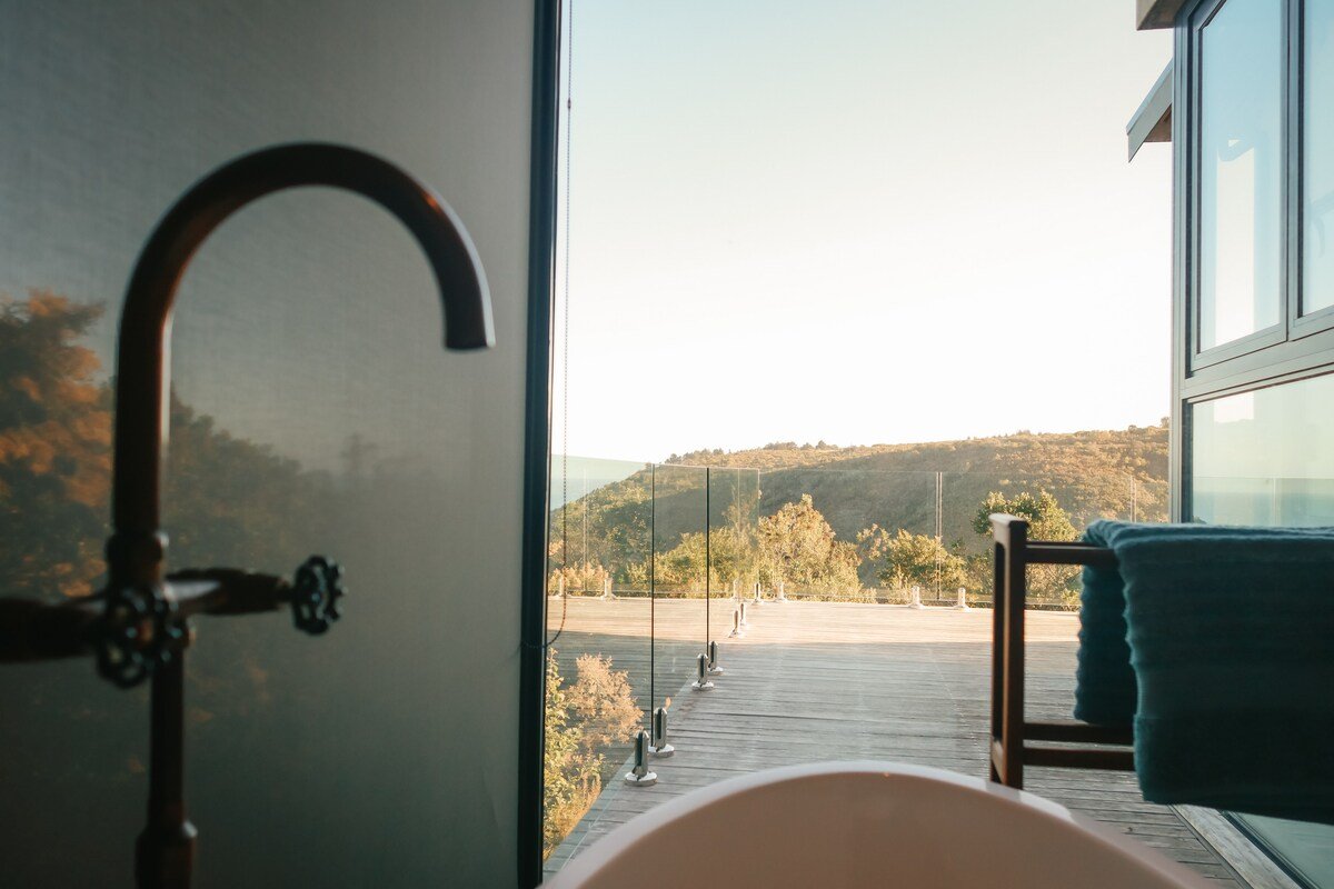 Victoria Bay Lookout Villa gallery image 4