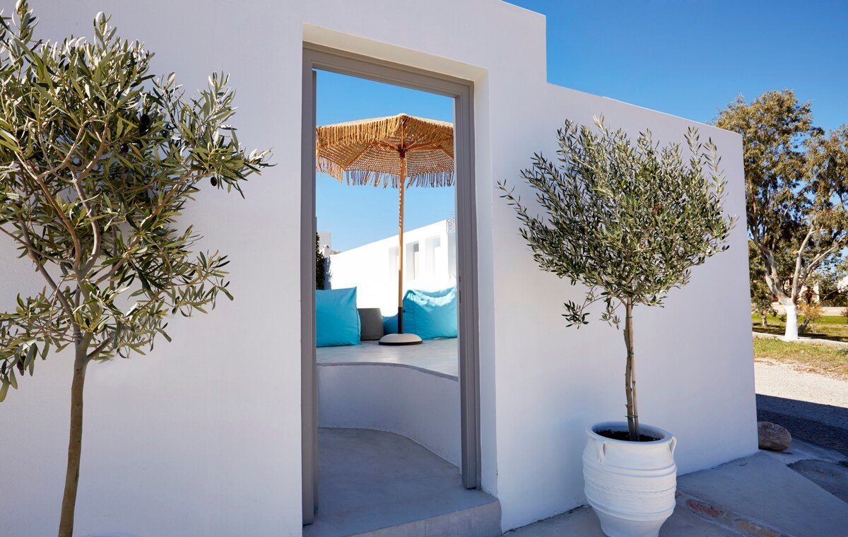 Eolia Kamari Villa gallery image 4