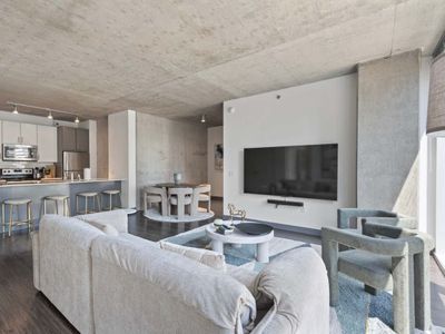 2BR Apt: Stunning Views, Steps to Michigan Avenue