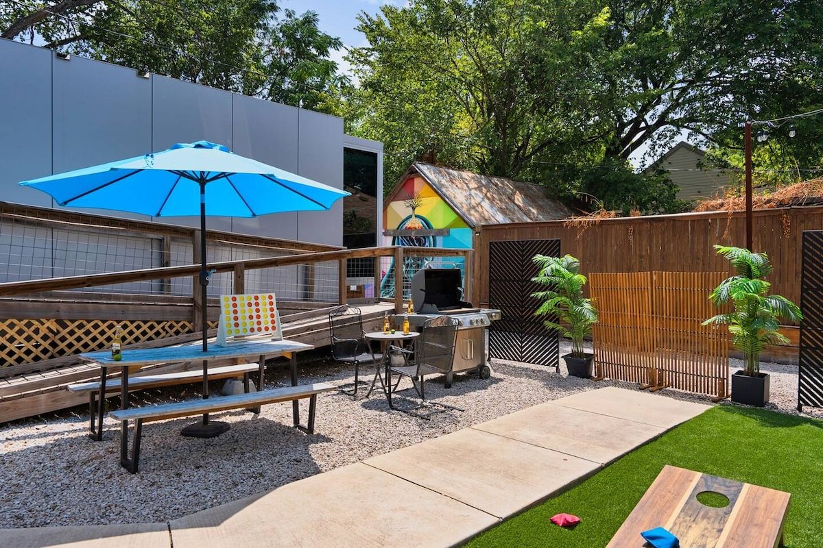 Downtown Austin Hangout with Pool – walk to Rainey gallery image 3