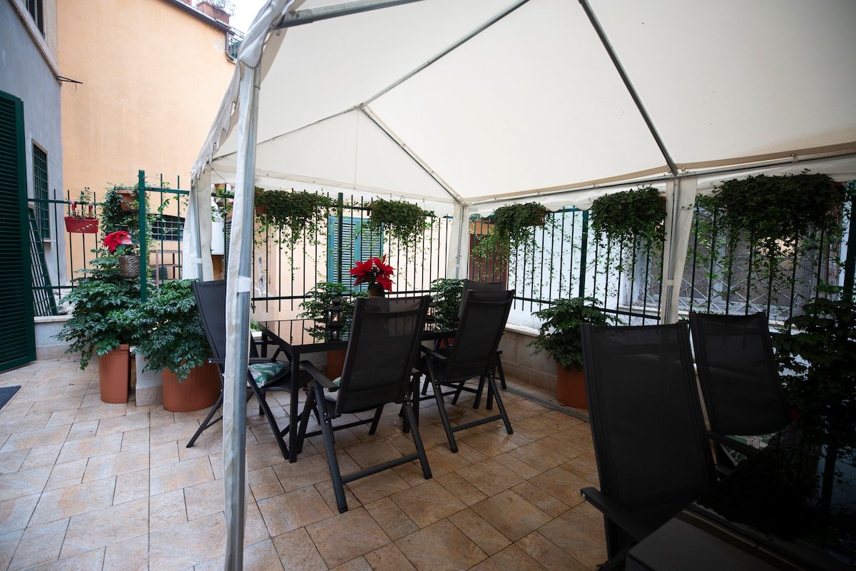 Flatinrome Trastevere D – Terrazza e Jacuzzi gallery image 3