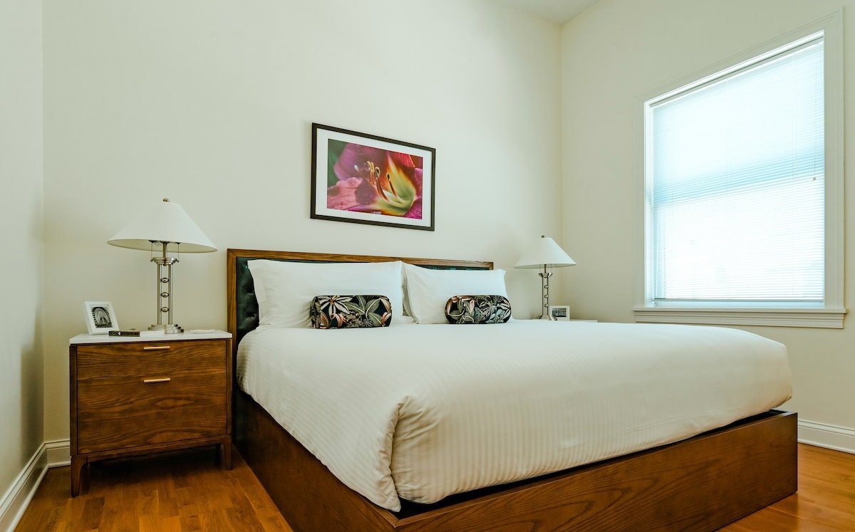 2BD/2BA w/ gourmet kitchen, private balcony & more gallery image 5