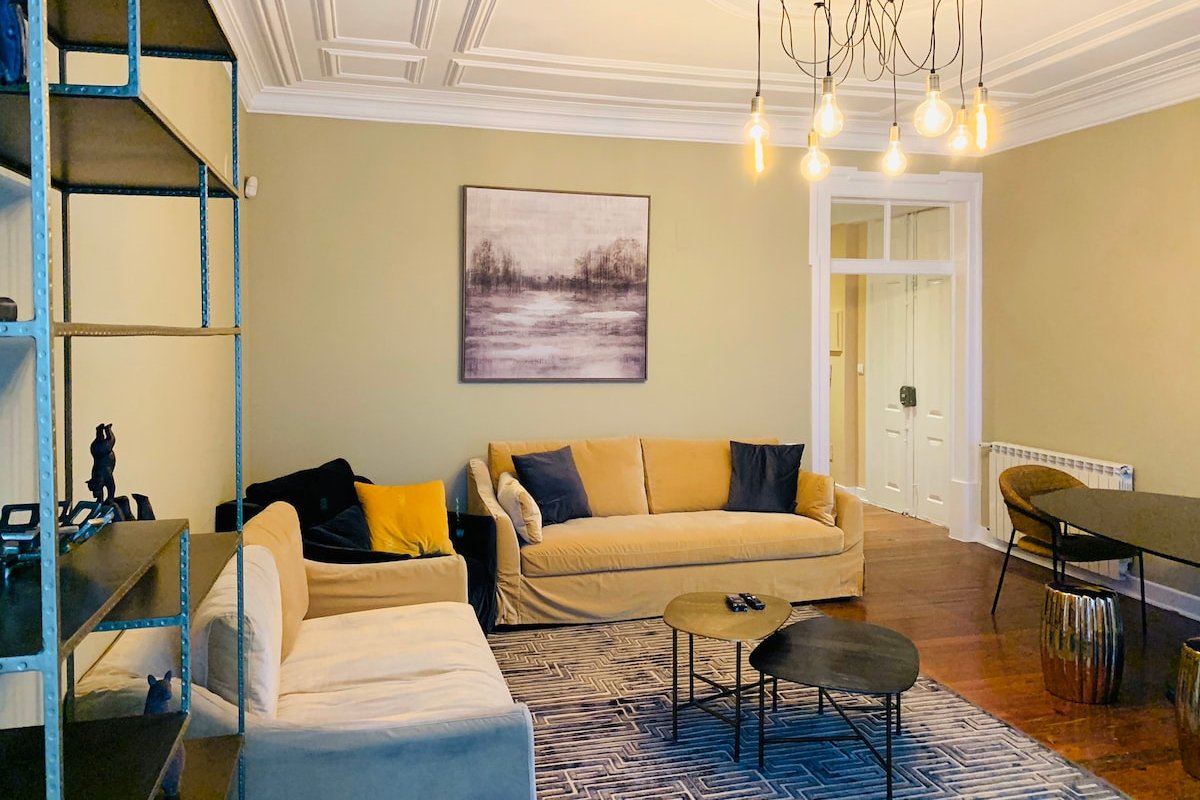 Emenda 1 – Charming Apartment in Chiado w/ Parking gallery image 2