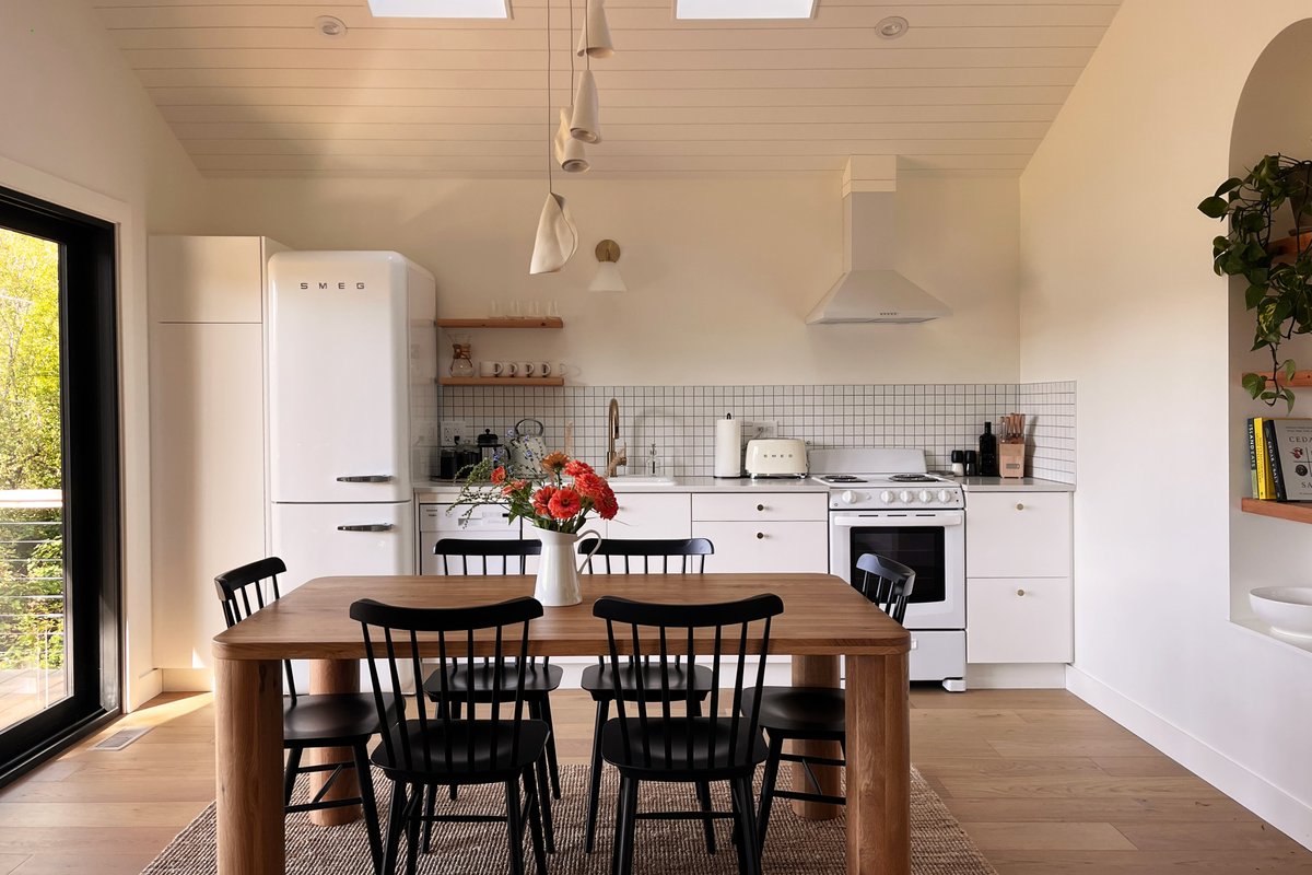 Luxury 2BR Cabin on St. Mary Lake