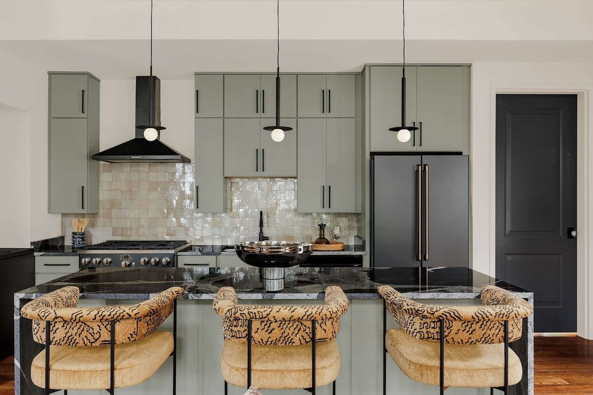 Luxe 6-bedroom Garden District Retreat |Hotel Pool gallery image 5