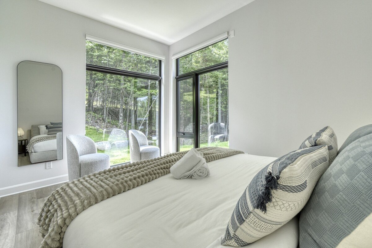 Ultra Luxurious & Modern Oasis: Private Spa/Sauna gallery image 5