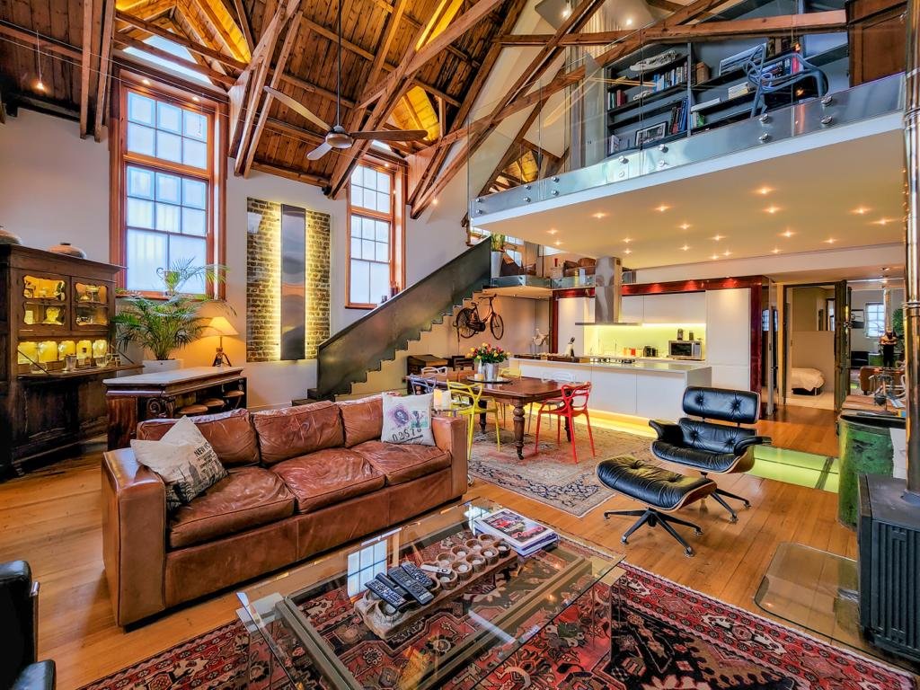 Extravagant Downtown Heritage Home with Cabin Style Vaulted Ceilings gallery image 2