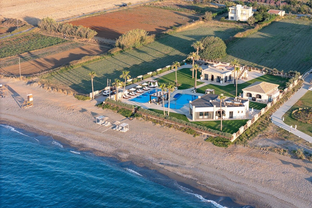 Villa Paralia A Beachfront Romance by etouri gallery image 3