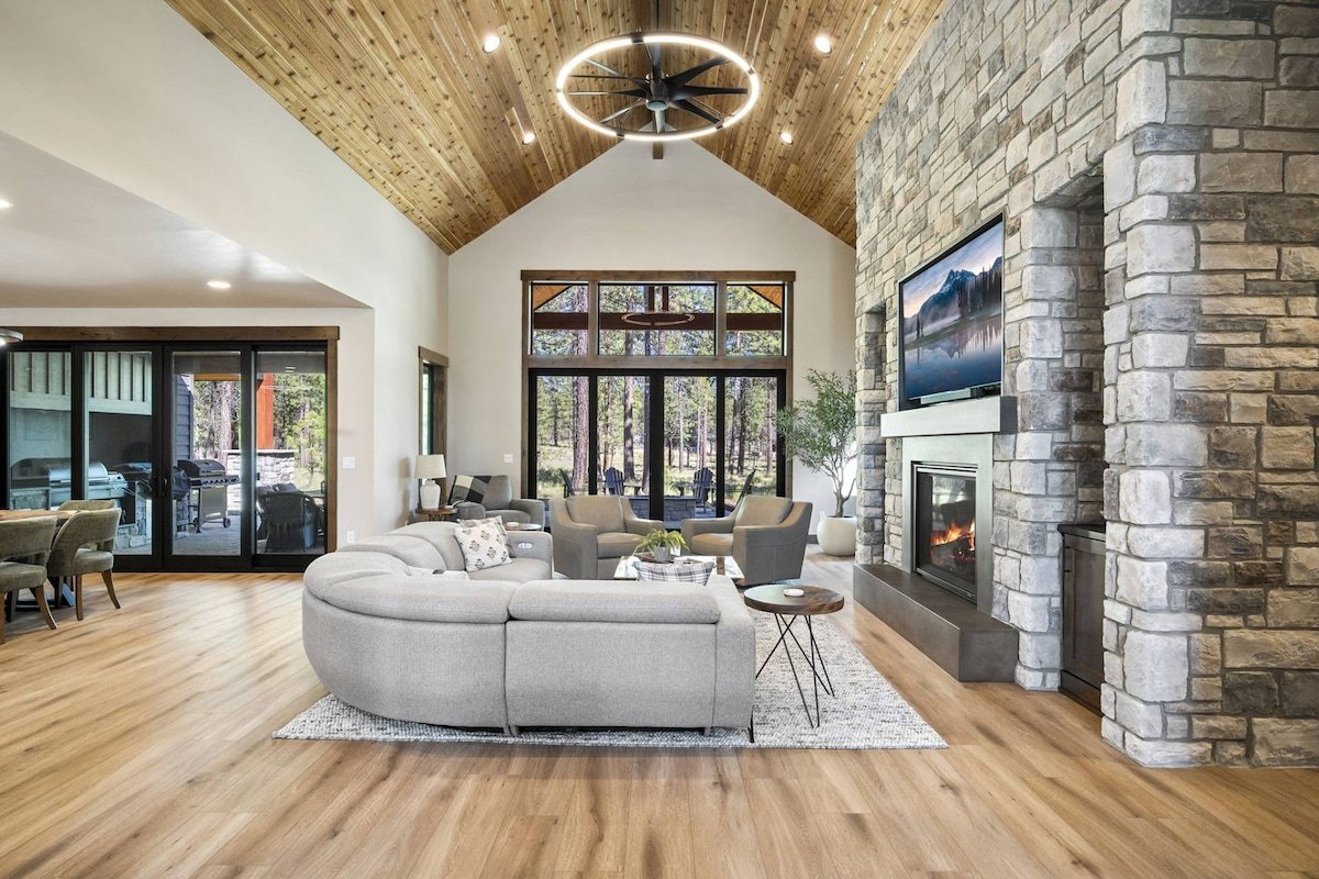 High Desert Luxury Abounds, Oversized Hot Tub,