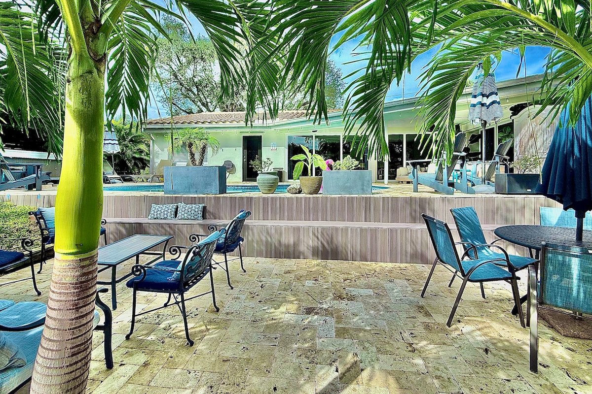 Tropical Paradise LUXEWaterfrontHeatdPoolSpaKayaks gallery image 4