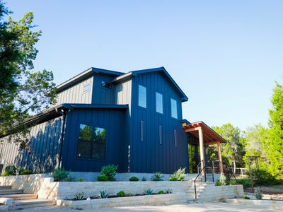 20 mins to downtown/Cowboy Pool /Hot Tub/Sleeps 12