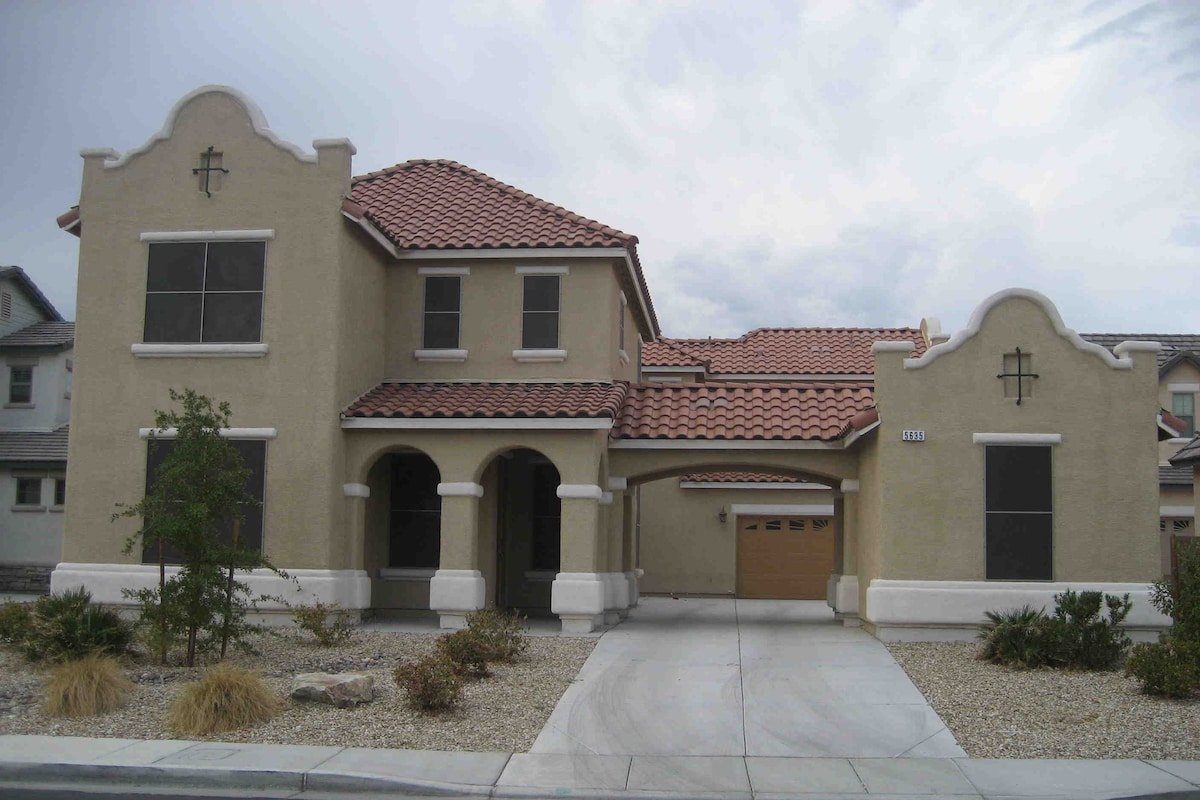 Mini Castle 7 Bedrooms 10 Queen beds, Pool NEW gallery image 2