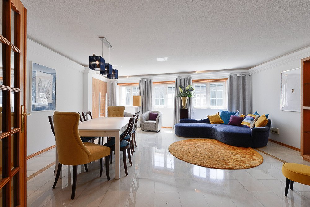 Deluxe duplex in prime location gallery image 2