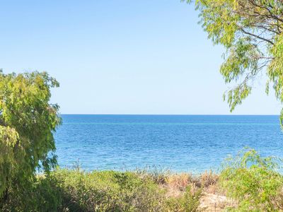 Absolute OCEAN FRONT Apartment – Sleeps 8