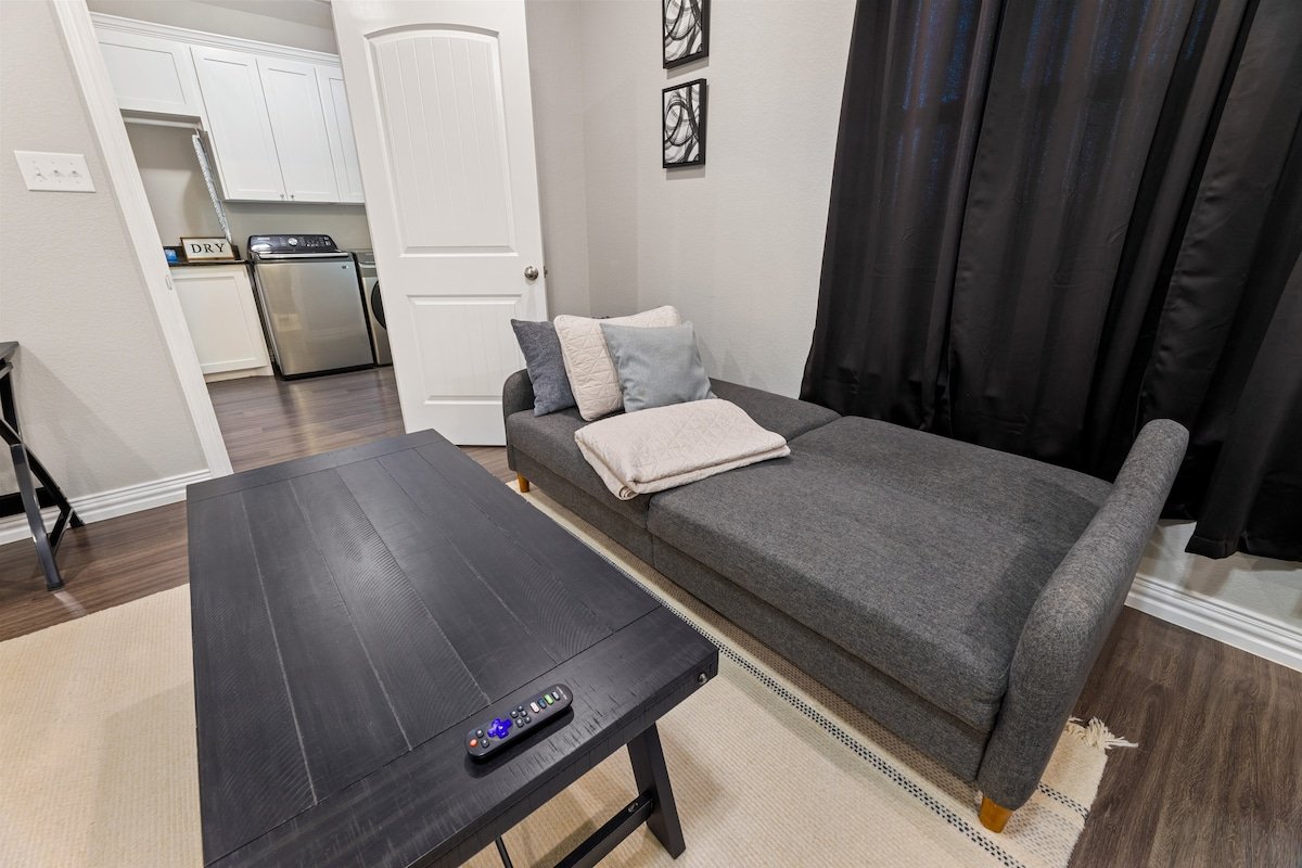 Casa De Solicitas, Near Stockyards, Sleeps 15! gallery image 5