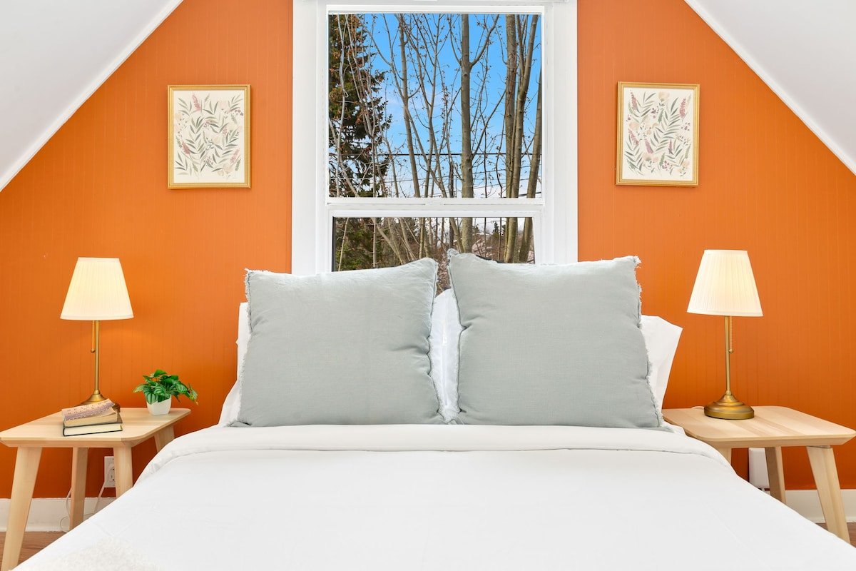 Modern & Warm City Oasis – Fire Pit gallery image 4