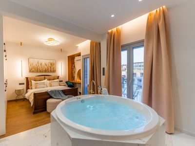 Luxury 4Bdrm Penthouse near Acropolis