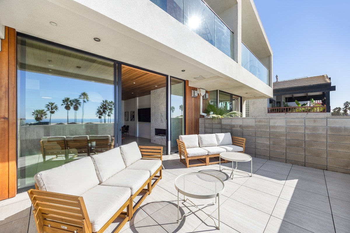 Luxe Oceanfront Beach Haus gallery image 3
