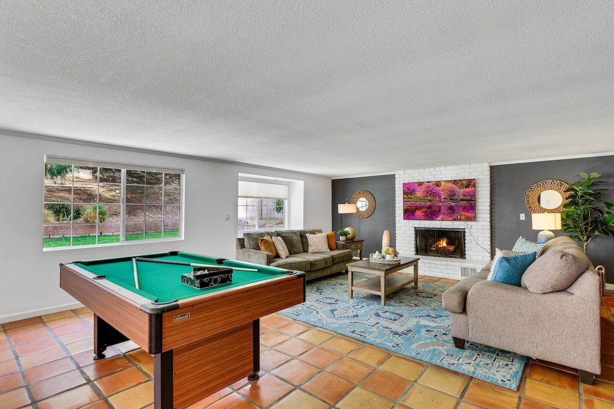 174 *Awesome Stylish Family Home-Pool Table gallery image 2