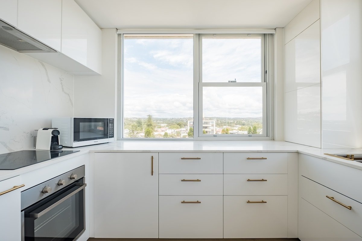 Stunning Beachfront Penthouse-Beach/District Views gallery image 3