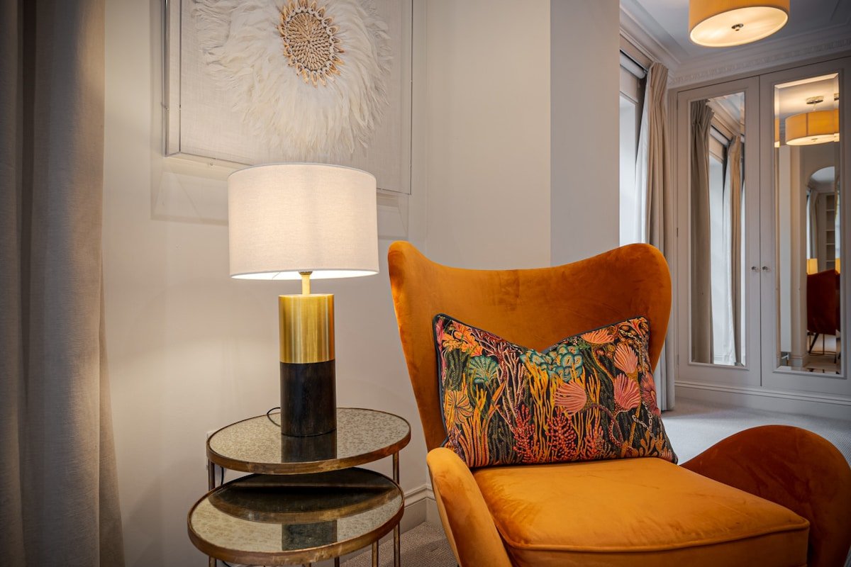 Chic 3BD London Residence in Prestigious Belgravia gallery image 5