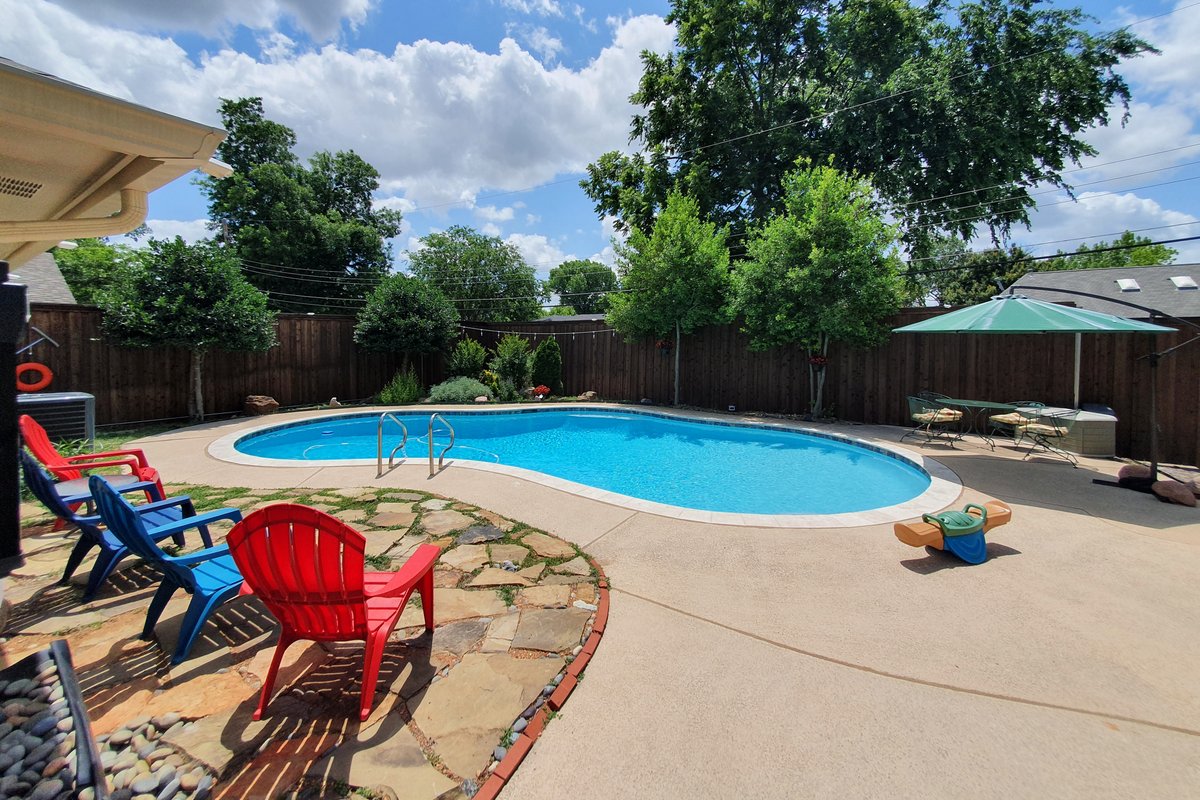 Your Spacious Private Getaway with Pool and BBQ