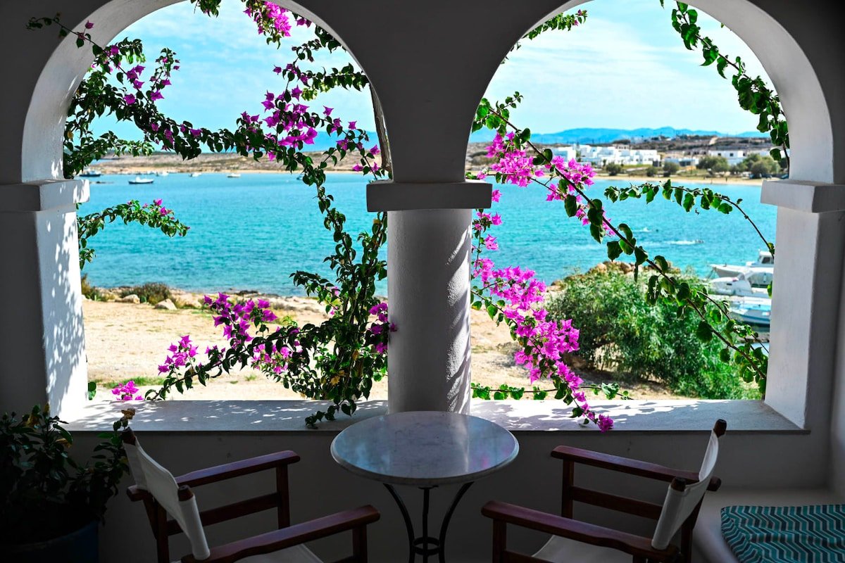 Beachfront Naoussa Bocamviglies – Up to 21 guests gallery image 2