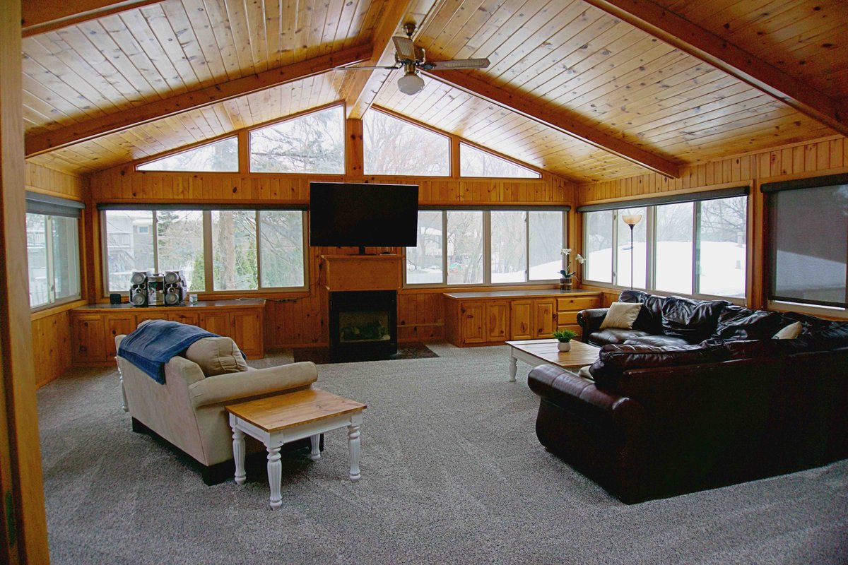 5 bdrm house w/HOT TUB across from Moore Lake Park