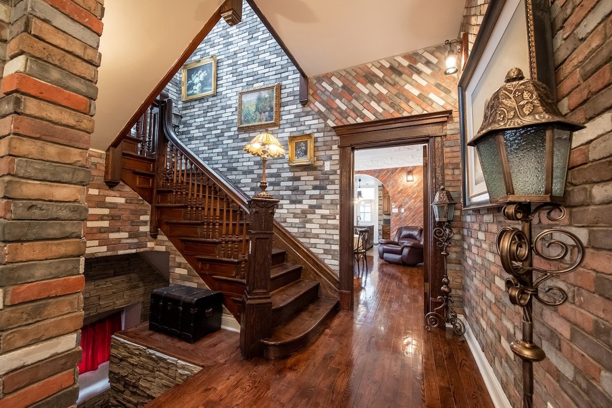 Montreal Chateau. gallery image 4