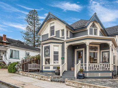 Charming Cottage Steps to Ocean!