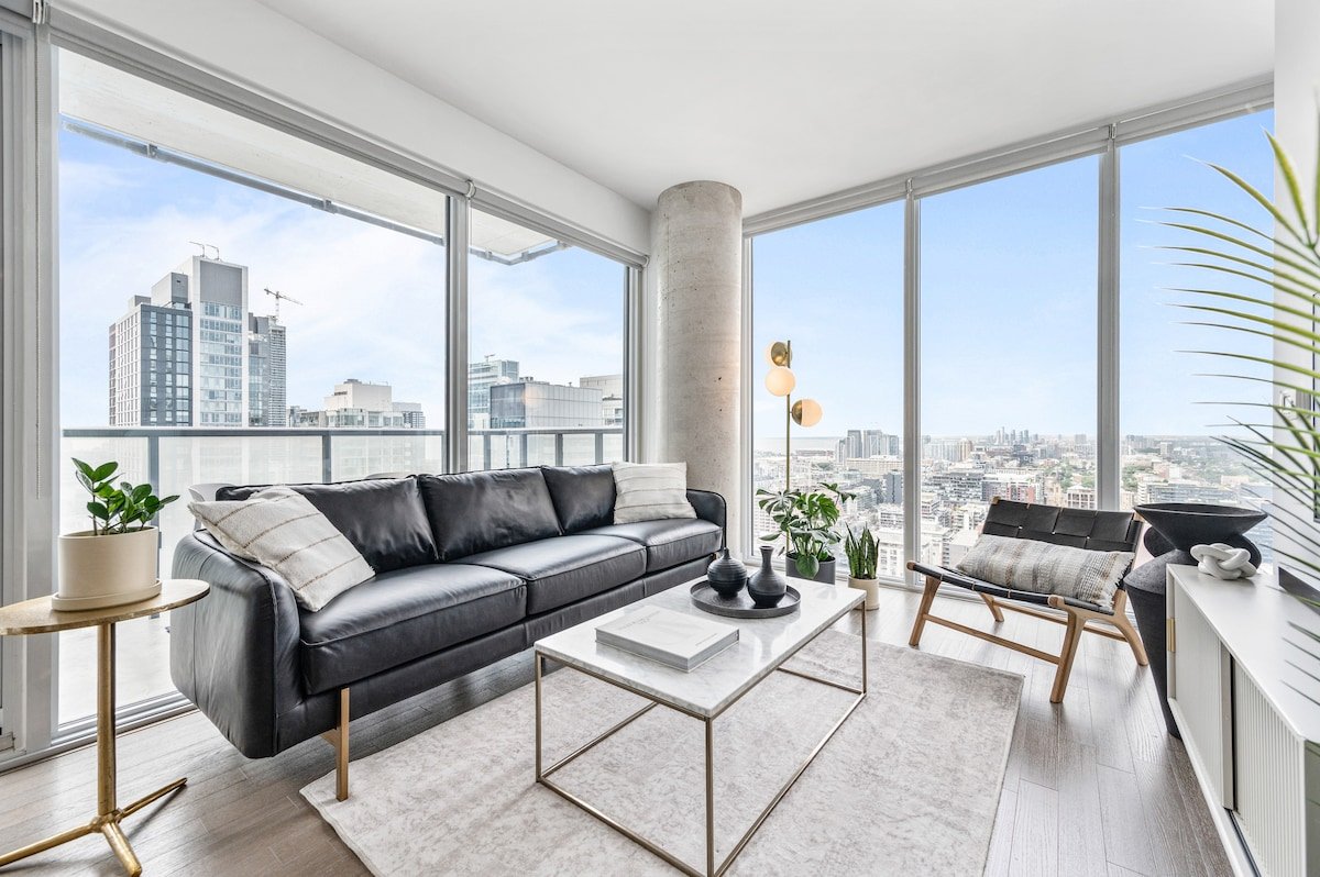 Stunning High Floor Luxury Condo w/ Gorgeous View gallery image 2