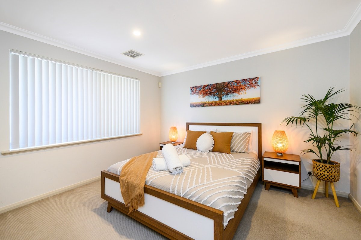 Close to beach& amenities. Long Stay Discount avai gallery image 3