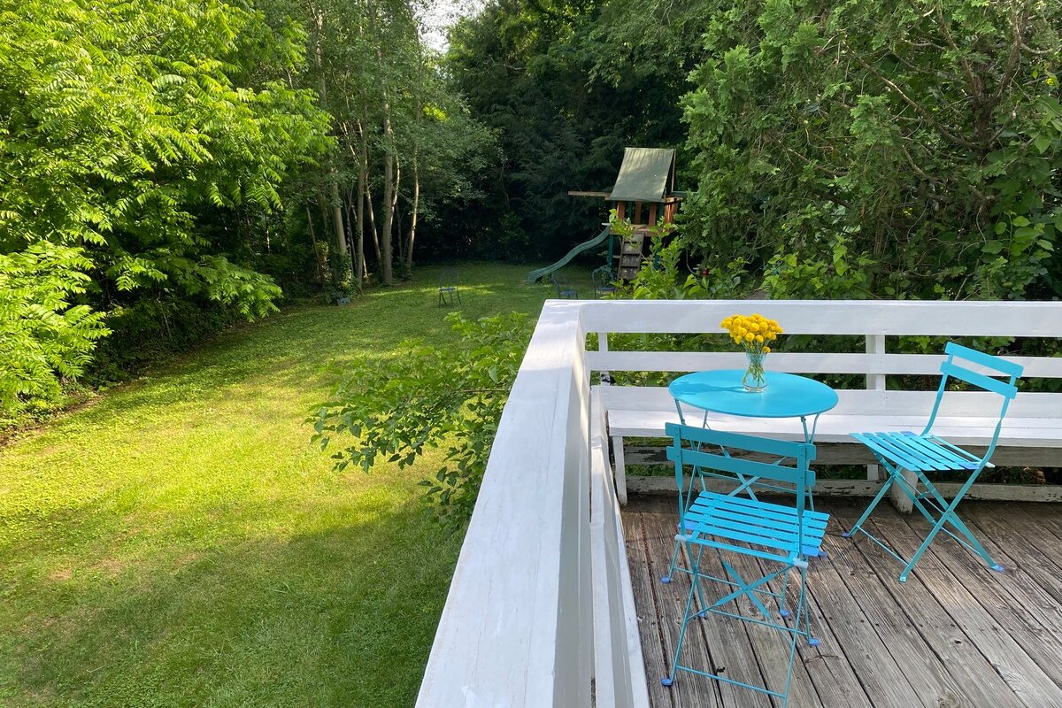 Mountain location. Five minutes to downtown gallery image 3