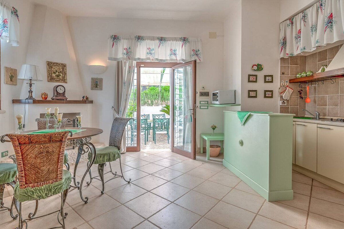 Elegant house with pool and private veranda gallery image 4