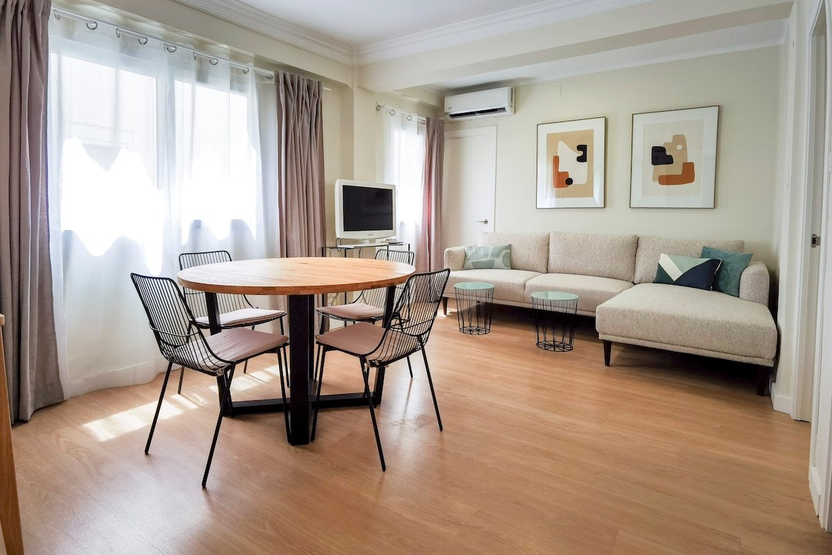 Torres de Serranos, Pl. Cisneros 2 -5 pax gallery image 2