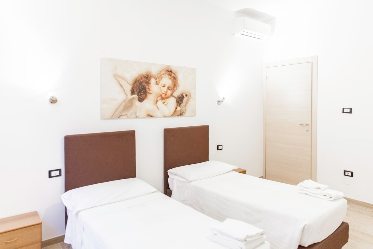 IN FIERA 8: elegant front fair gallery image 2