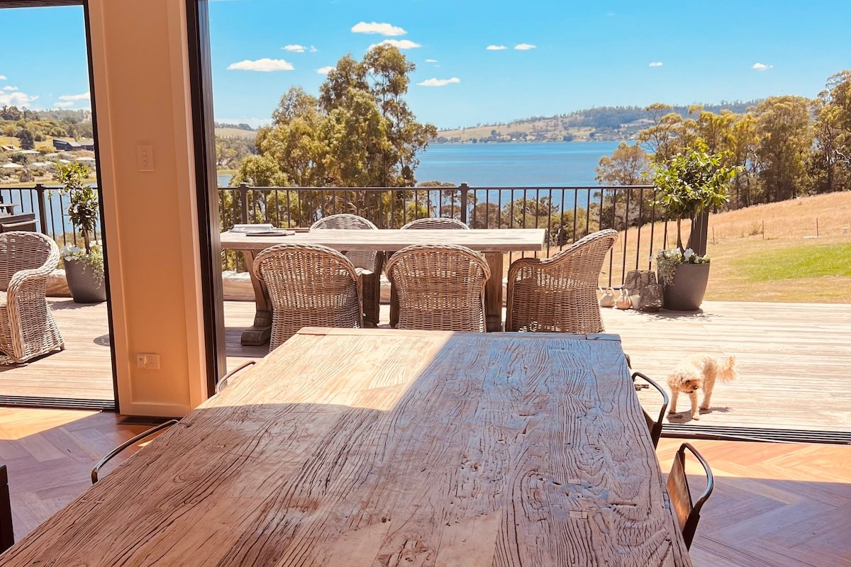 Luxury Modern Barn – Water & Vineyard Views gallery image 5